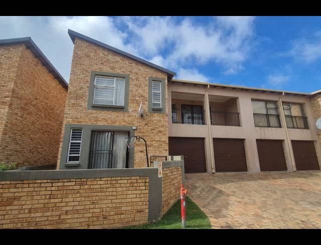 3 BEDROOM TOWNHOUSE FOR SALE IN WILGEHEUWEL